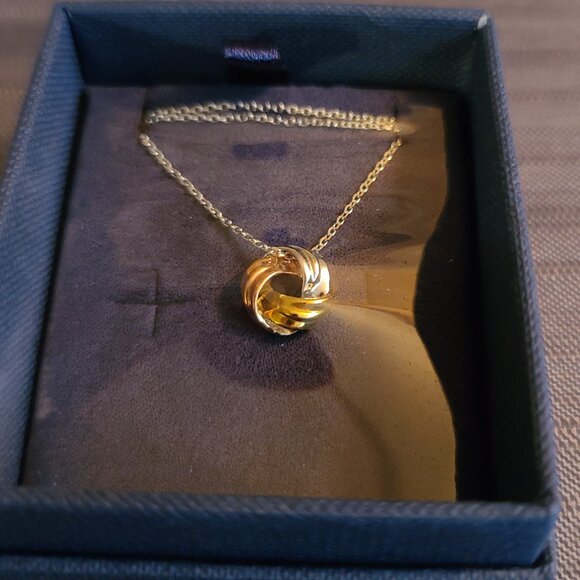 Tri-Coloured Love Knot Pendant with Necklace - Picture 2 of 3